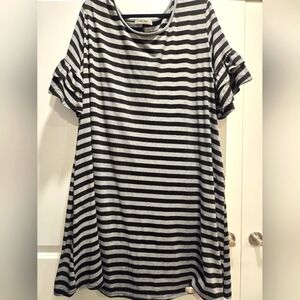 Tshirt style dress with ruffle sleeve
